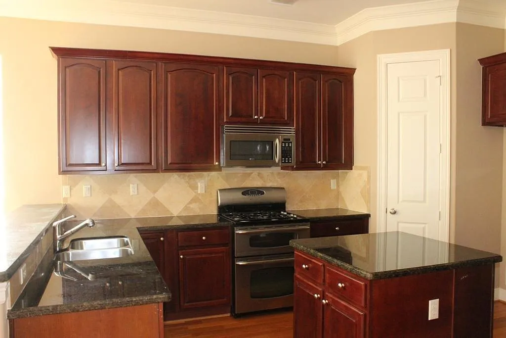 3 bed, 3.5 bath, 2271 sqft, $2,700 — Photo 3