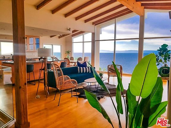 3rd image of 525 Palos Verdes Dr W