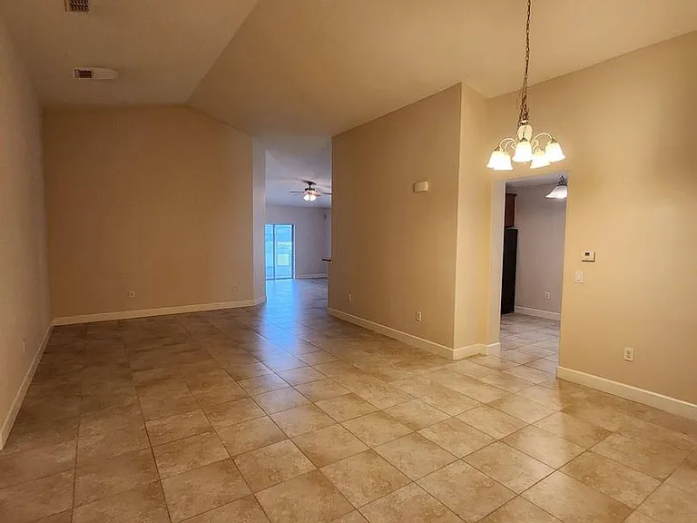 5352 Talbot Blvd — Photo 4