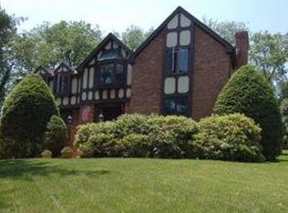 1520 Candlewood Dr, Pittsburgh, PA 15241