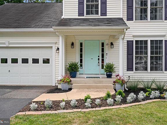 5th image of 19 Sharpsburg Ln