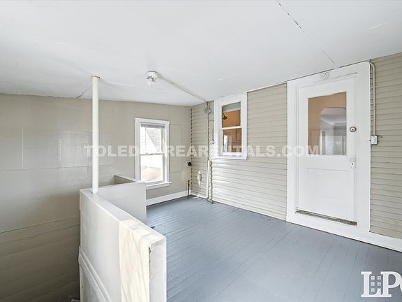 3rd image of 340 E Lake St