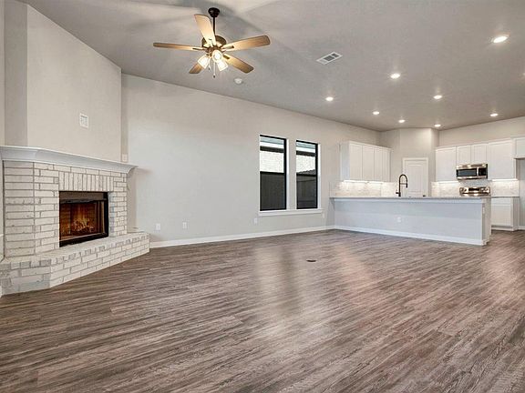 4th image of 303 E 34th St