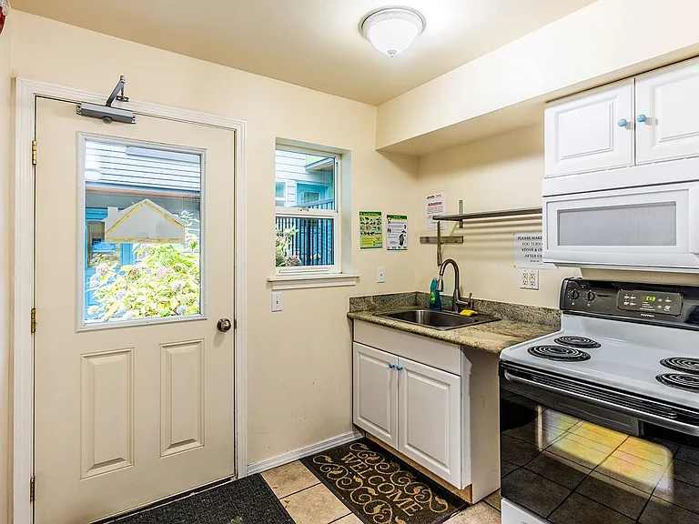 Videre - Courtyard Studios on Cap Hill! — Photo 13