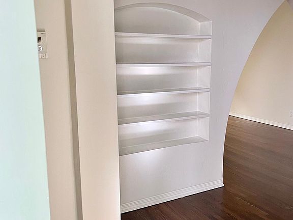 5th image of 1332 N Harper Ave #7