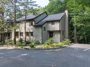12 Deer Hill Ct, Woodbury, CT 06798