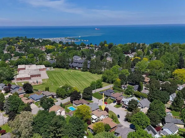 6 Barbara Pl, Saint Catharines, ON L2N 6H8