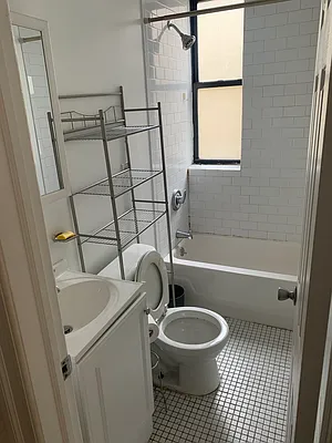 Rented by CITY SKYLINE REALTY INC | media 19