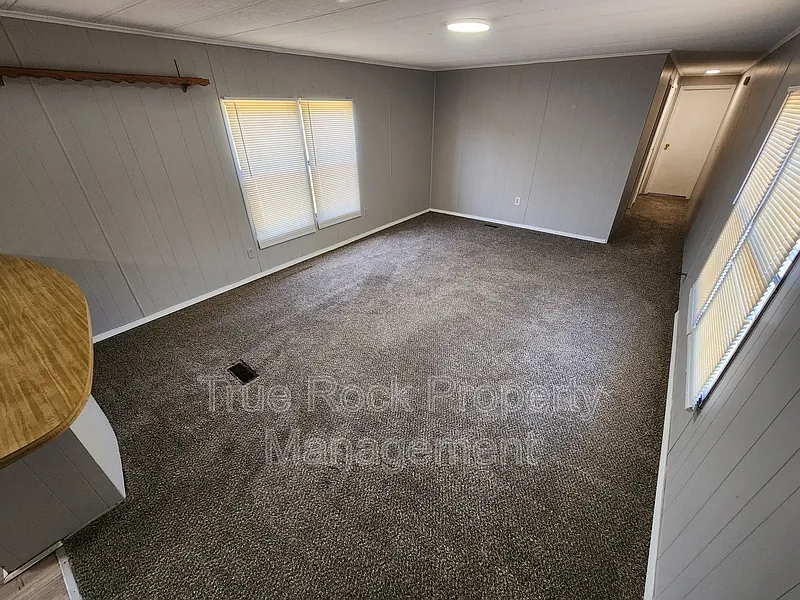 3 bed, 2.0 bath, $950 — Photo 4