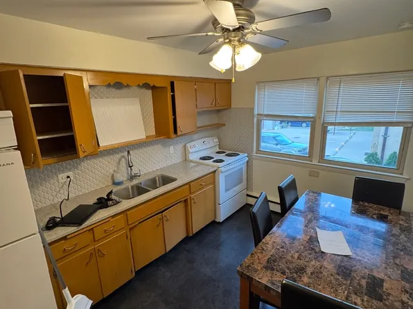 425 Laurel Ave APT 3, Des Plaines, IL 60016