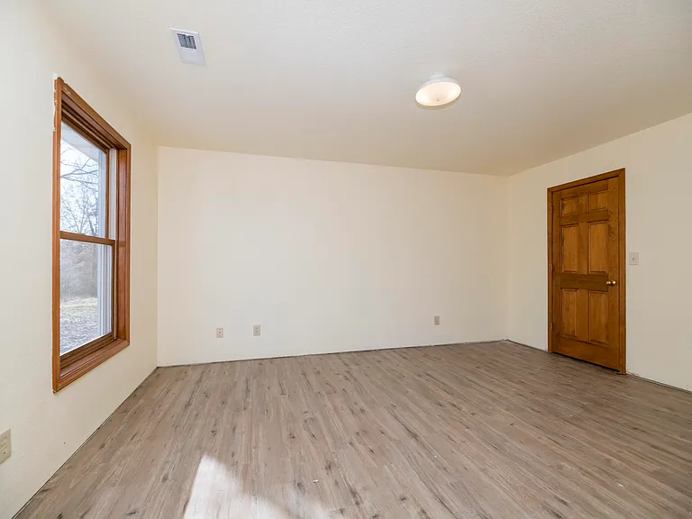 7900 E Saint Charles Rd — Photo 19