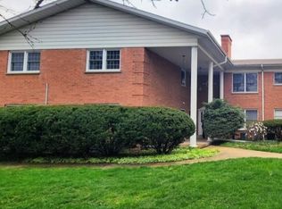 1450 Wing St APT 2B, Elgin, IL 60123