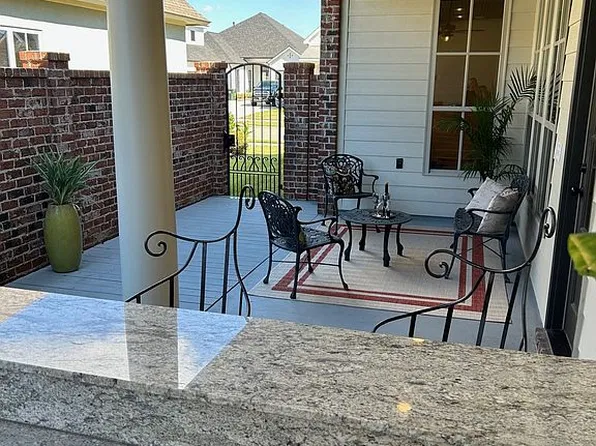 5822 Lakeview Ln, Lake Charles, LA 70605