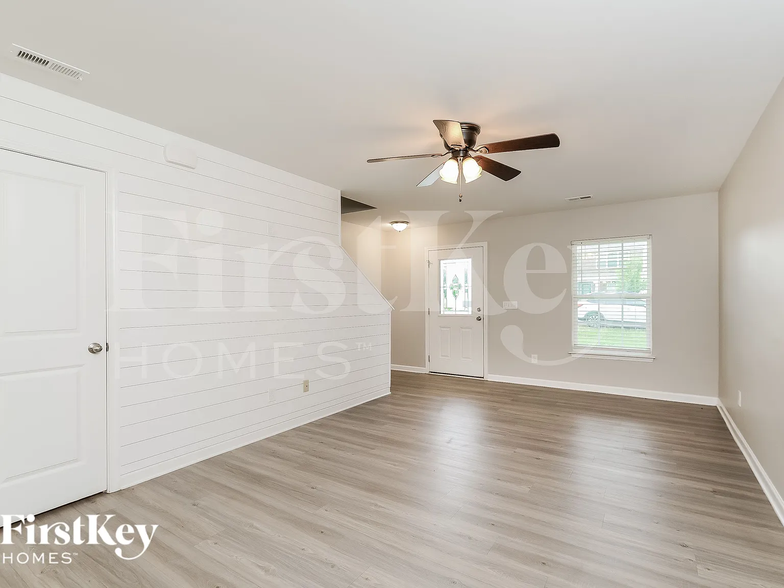 3 bed, 2.5 bath, 1919 sqft, $2,240 — Photo 3