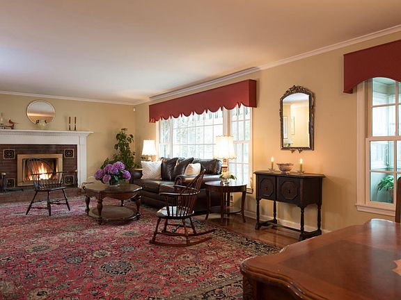 2nd image of 7 Queensbury Pl