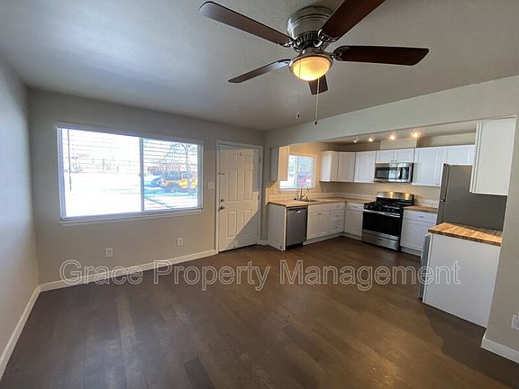 4th image of 3257 N Milwaukee St #14