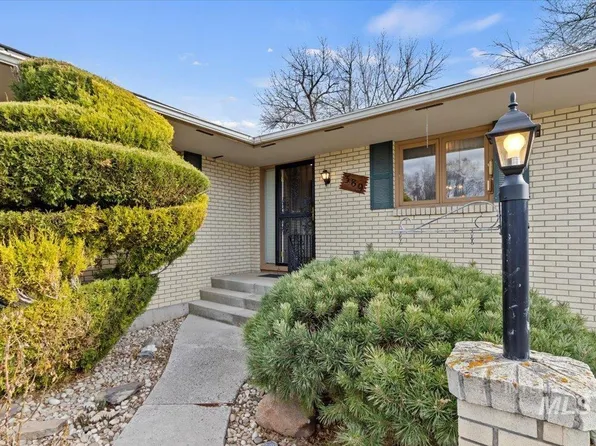 389 Crestview Dr, Twin Falls, ID 83301