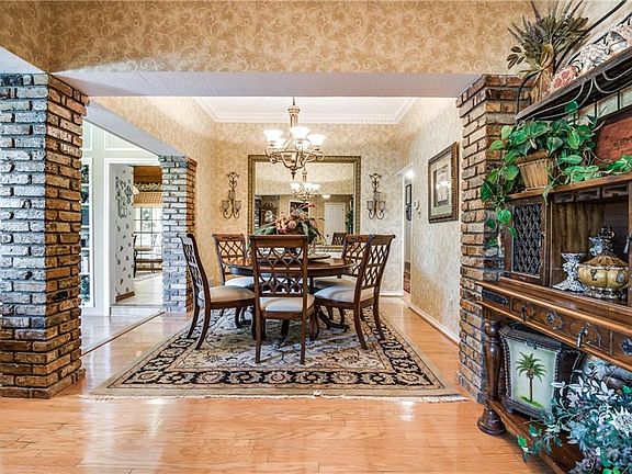 3rd image of 840 Windsong Ct