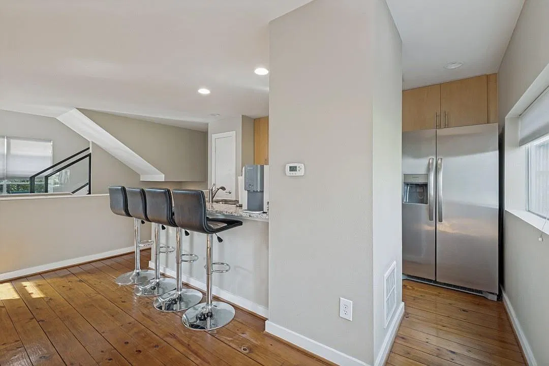 2 bed, 1800 sqft, $3,200 — Photo 3