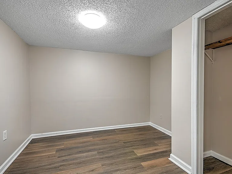 305 Moorland Dr — Photo 16