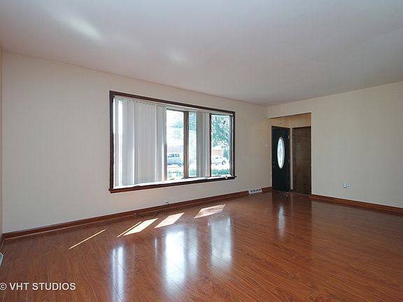3rd image of 390 Mackinaw Ave