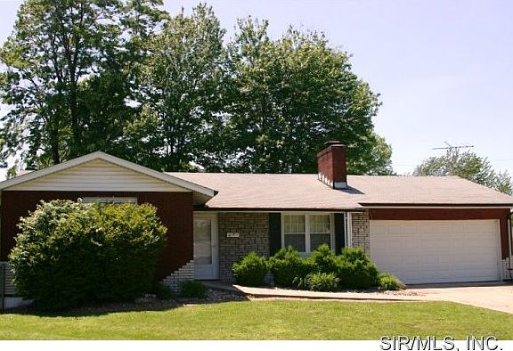2nd image of 19 Meadowlark Ct