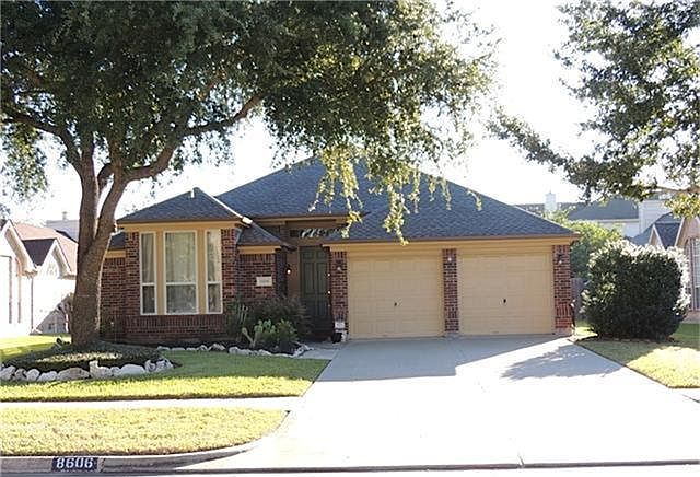 Beautiful shaded lawn from the Live Oak Tree