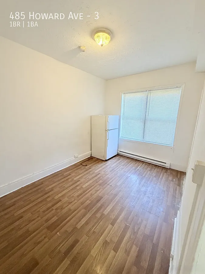 Studio, $900 — Photo 2