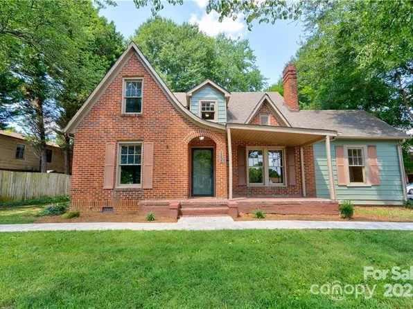 1135 12th St NE, Hickory, NC 28601