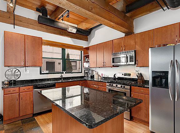 3rd image of 1740 N Marshfield Ave APT 27
