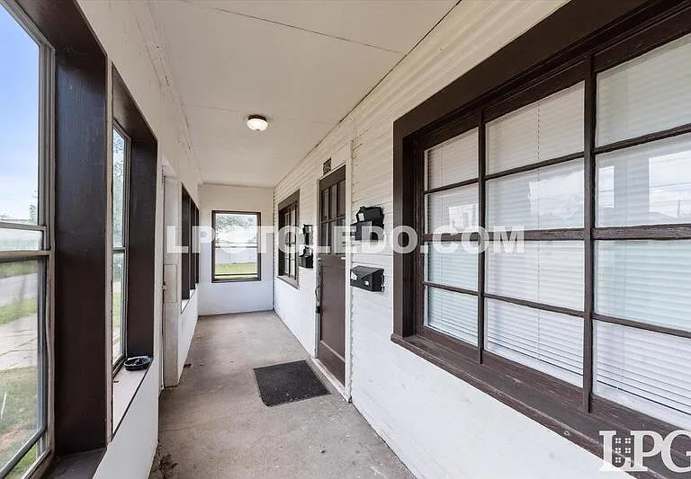 3843 Peru St #3 — Photo 2