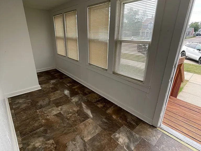 422 Columbus St — Photo 6