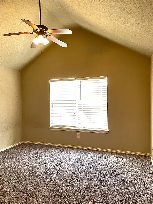 1536 North London Avenue - 1 — Photo 4