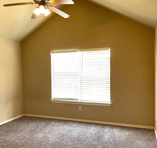 1536 N London Ave — Photo 4