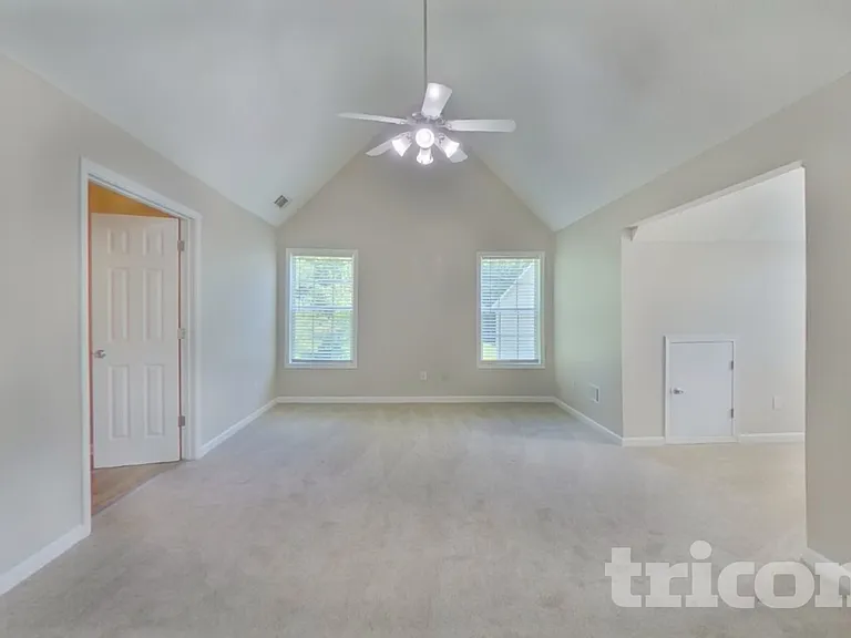 315 Avonlea Dr — Photo 8