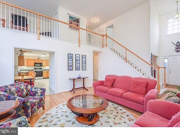 2nd image of 214 W Thomas Ct