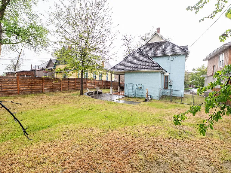 2660 Jefferson Ave — Photo 33