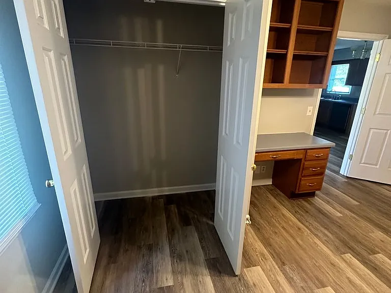 1130 Sloan St — Photo 19