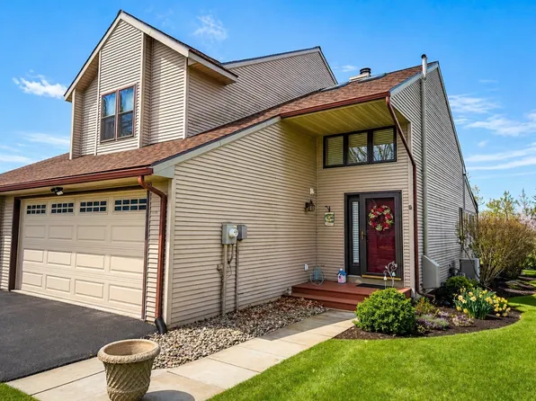 209 Vivian Ln, Vestal, NY 13850