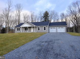 383 Cielo Ln, Berkeley Springs, WV 25411