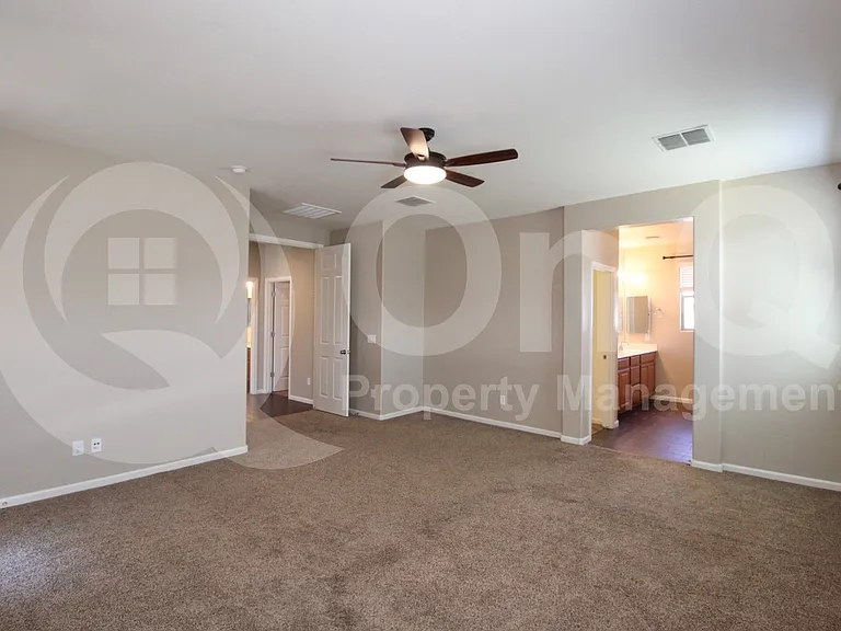 867 E Aberdeen Dr — Photo 10