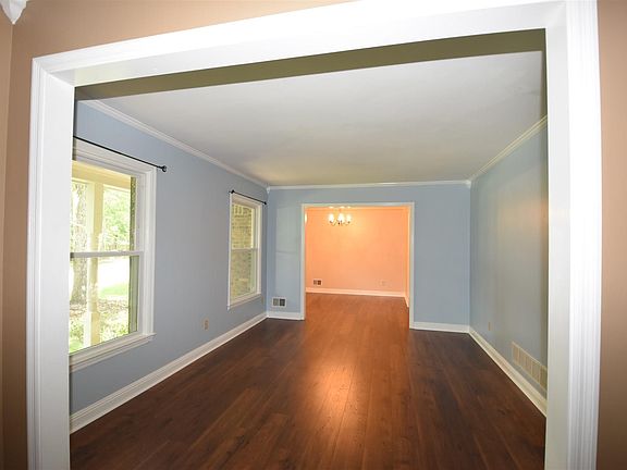 3rd image of 1307 Country Squire Dr