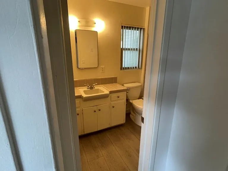 2626 N Junipero Ave — Photo 9