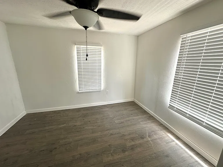 421 SW Lee Ave — Photo 8