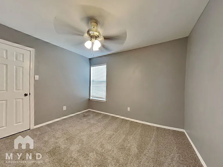 1815 Sherwood Forest Cir — Photo 19