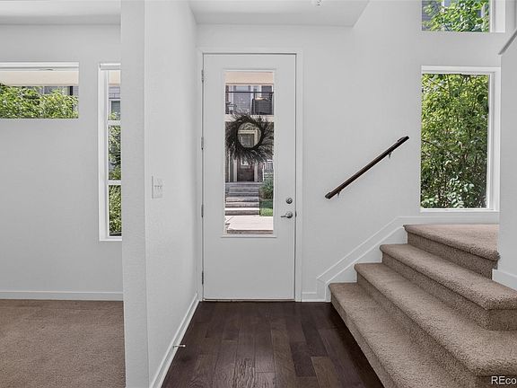 4th image of 530 E Hinsdale Avenue
