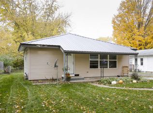 637 S Hooker Ave, Three Rivers, MI 49093