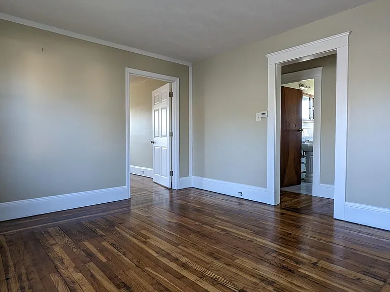 220 Norton St — Photo 8