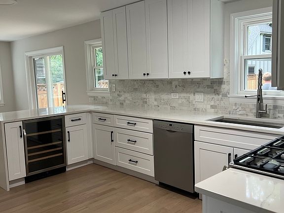 4th image of 1106 Waukegan Rd