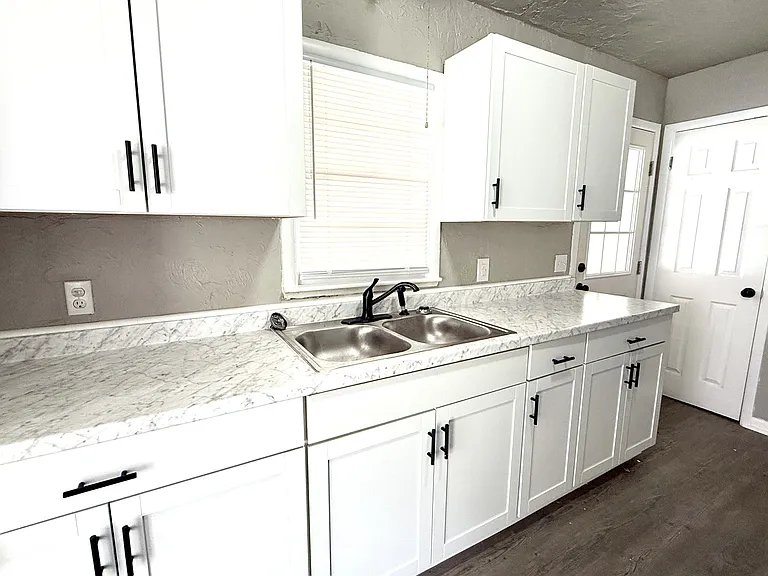 2378 E Texas St — Photo 4